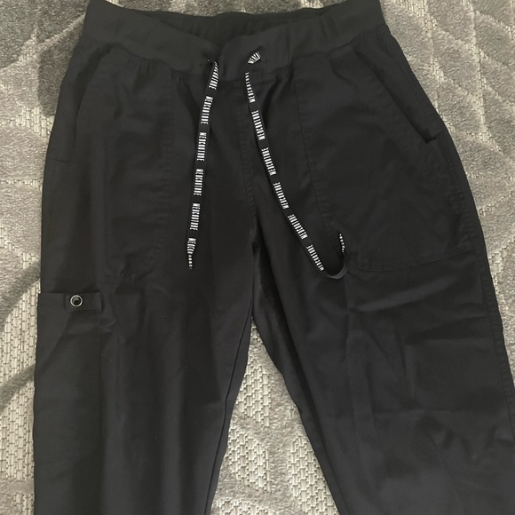 MEDcouture Jogger / Cargo Women’s Scrub Pants - Picture 3 of 4